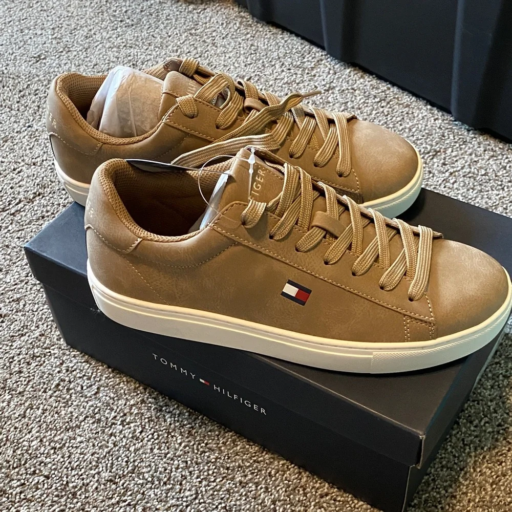 Tommy Hilfiger Men’s Taupe Low-Top Sneakers